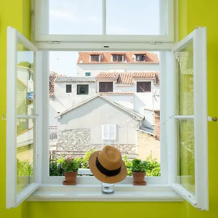 Mare Apartment *